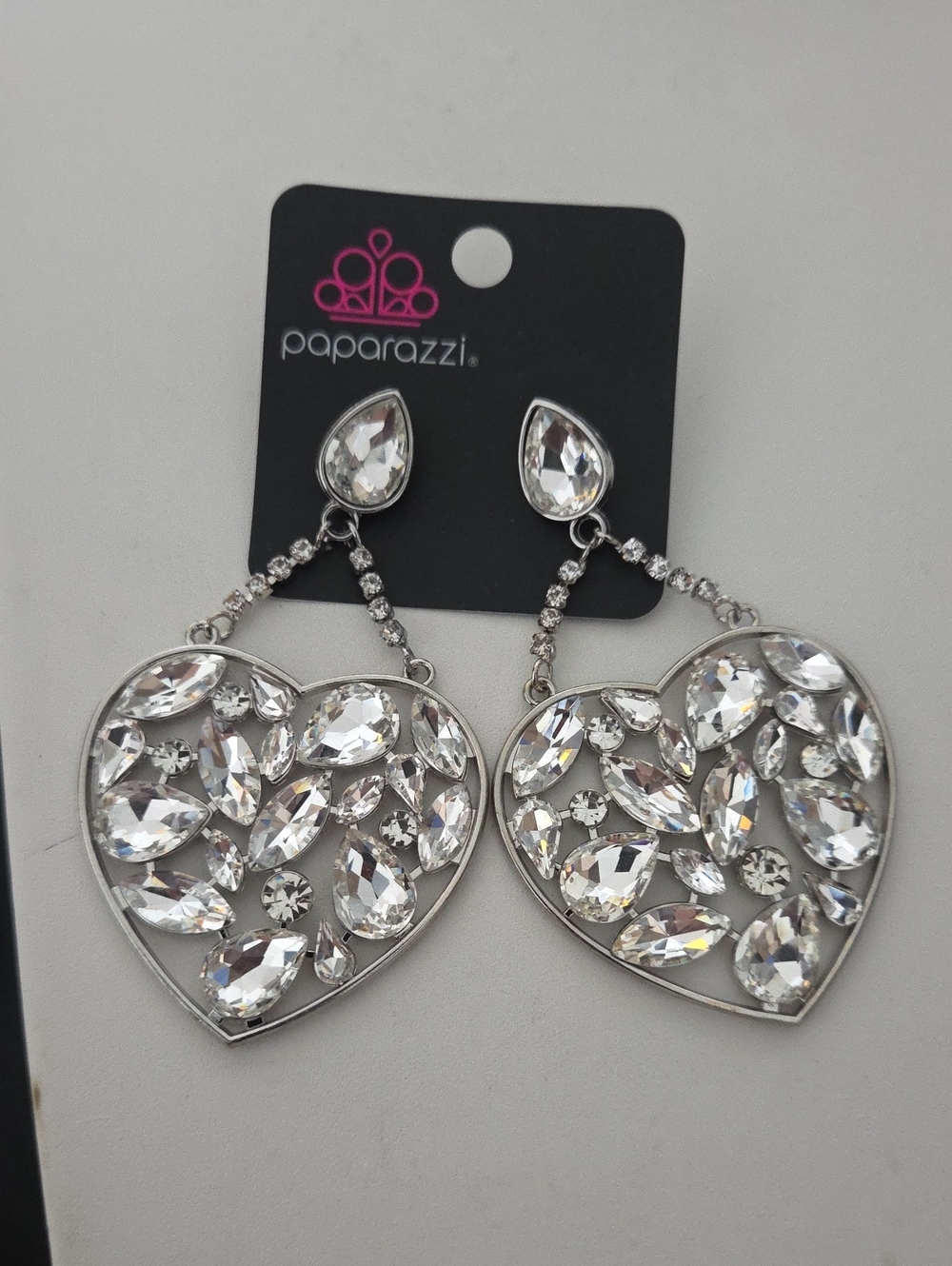 Paparazzi Glittery Gait White Rarrings NWT